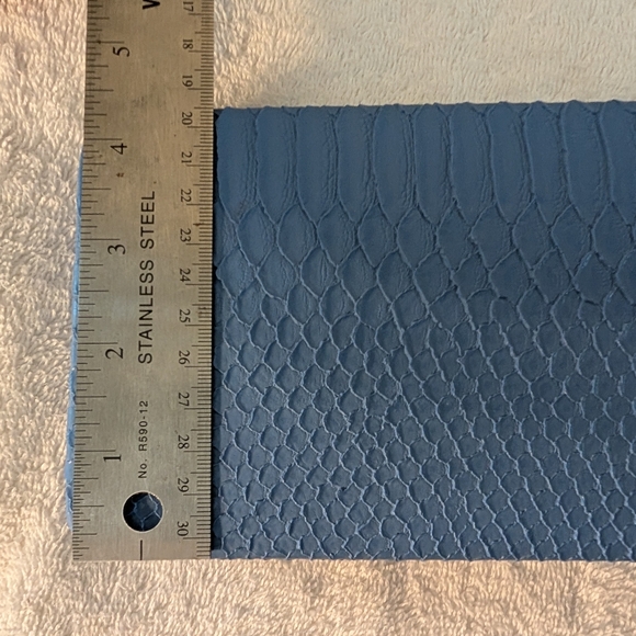 Trish McEvoy Blue Reptile Make-up/ Brushes Hardcase - Picture 12 of 14